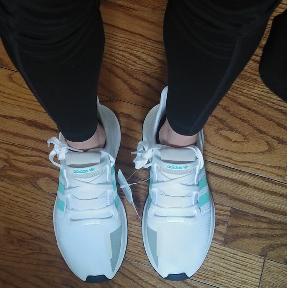 ✨Adidas kicks✨ - Picture 6 of 8